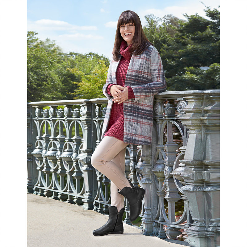 MODEL Meret